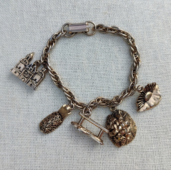 🏰 Vintage unique Arizona whimsical castle, sunset signed charm bracelet - Picture 2 of 11